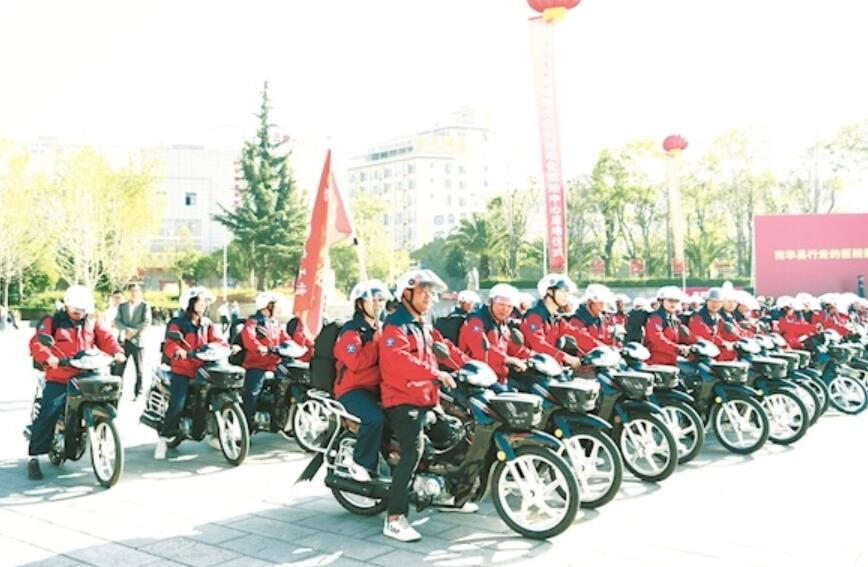 南华县将“行走的医院”送到百姓家门口